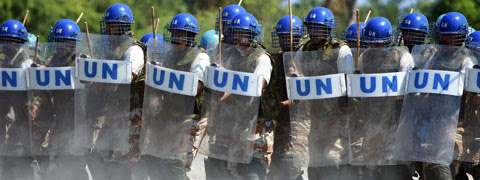 UN-riot-police