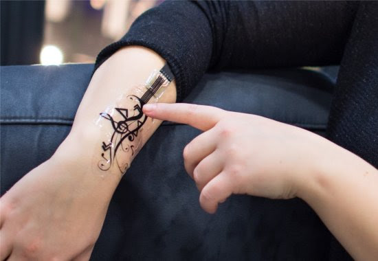 Tatuagem eletrônica comanda celulares e computadores