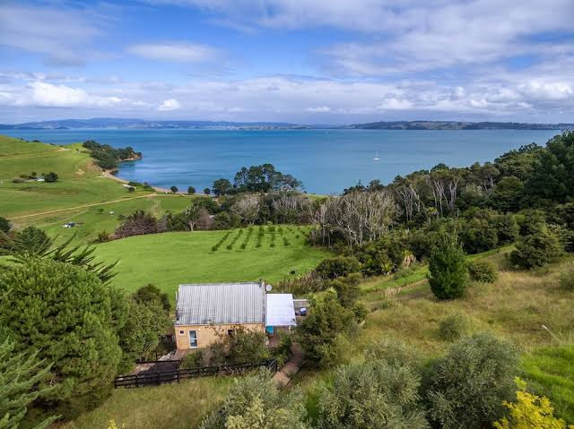 Comments and reviews of Woodside Bay Chalet - Waiheke