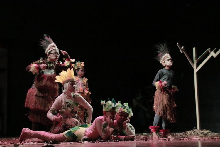 Unsur Pementasan Teater Yang Berkaitan Dengan Latar Belakang Panggung Disebut Coba Sebutkan