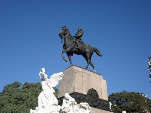 Το άγαλμα του Δημητρίου (Bartolomé Mitre ) στο Μπουένος Άιρες