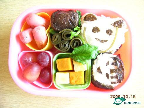 A cute bento box for Japanese children.