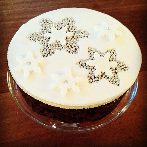 Christmas cake by oysterpots