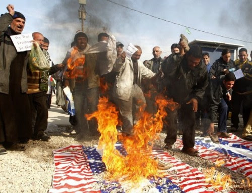 Demonstrators burn mock U.S. flags during a protest demanding the release of Iraqi TV reporter Muntazer al-Zaidi from detention, in Baghdad's Sadr City December 19, 2008. Zaidi, who threw his shoes at U.S. President George W. Bush apologized to Iraqi Prime Minister Nuri al-Maliki for embarrassing him before the watching world, the prime minister's office said on Thursday.   REUTERS/Thaier al-Sudani  