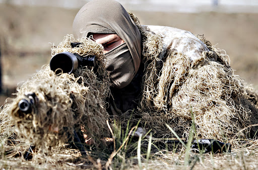  A sniper of the Ukrainian National Guard takes up a position during a training session on the shooting range in the village of Stare, some 80 km from Kiev, Ukraine, 02 October 2015. Russian President Vladimir Putin arrived in Paris for talks with French President Francois Hollande before a four-way summit this afternoon with the leaders of Ukraine and Germany. 