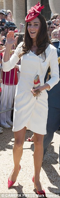 http://i.dailymail.co.uk/i/pix/2011/07/04/article-2011064-0CD421EB00000578-982_196x638.jpg