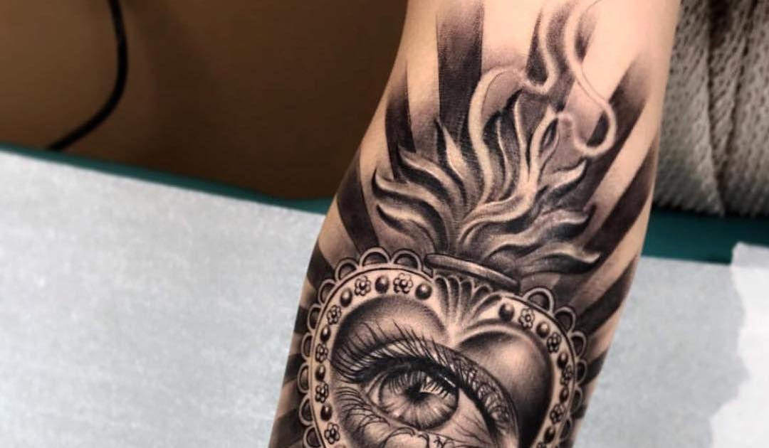 Auge mit tattoo dreieck bedeutung Augen Tattoo