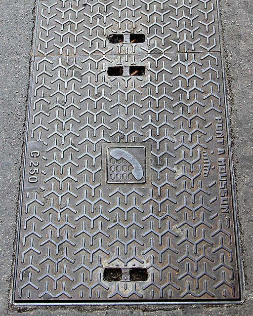 Chevron pattern on a French manhole cover