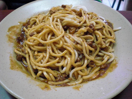 炸醬麵 (Bean paste noodles)