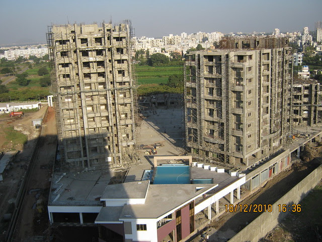 Visit to Aurum Developers and Sanskruti Group's Allure 2.5 BHK - 3 BHK Flats behind Shree Bal Developers' Kapil Malhar and near Kapil Tranquil Greens on Baner Road Pune 411 045 - View from Shree Bal Developers' Kapil Tranquil Greens - Irene Towers in Alom
