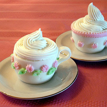 http://assets.archivhadas.es/system/highlights/images/4667/original_cupcake_cup_of_tea.jpg?1304964105
