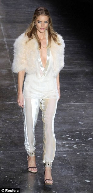 http://i.dailymail.co.uk/i/pix/2012/01/20/article-0-115F3EF7000005DC-226_306x633.jpg