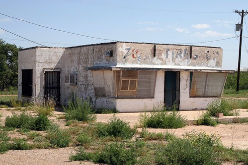 little building along old route 66 in tucumcari, new mexico