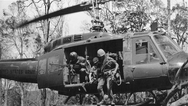 Resultado de imagen para Tras varias horas, el Ejército Norteamericano logró acceder al edificio desde el tejado y acabar con ellos. en saigon