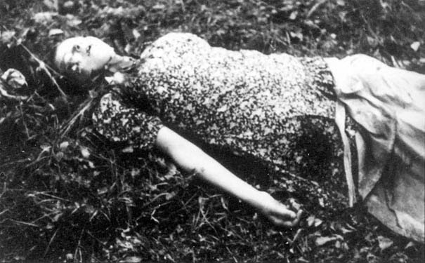 Lubycza Królewska. Zwłoki kobiety zamordowanej przez OUN-UPA w lesie Zatyla w dniu 16.06.1944 r.