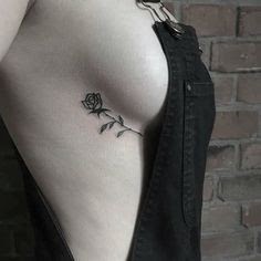 Brust frauen tattoos Tattos &