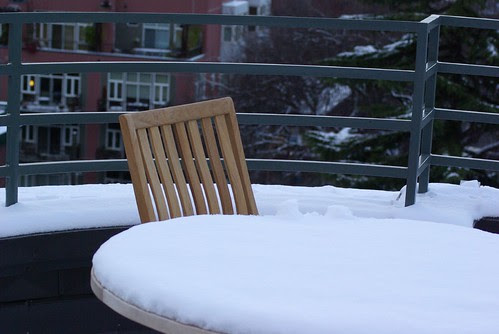 2008-12-14 Snow in Seattle Chair and Table