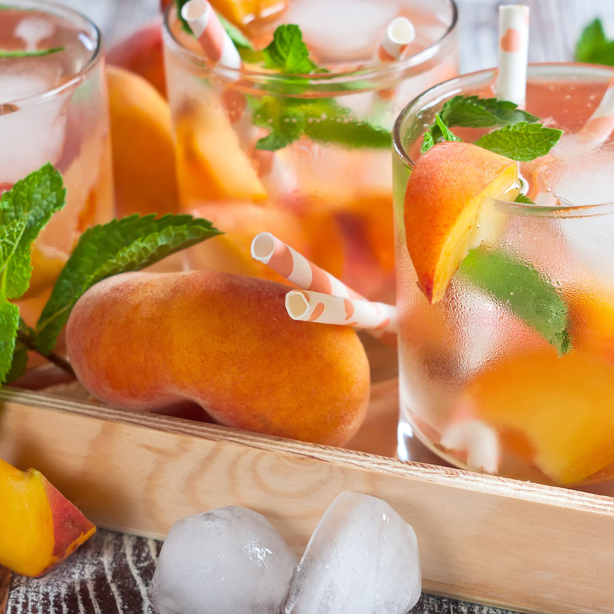 Pfirsich-Bowle: Sommer-Glück mit frischen Pfirsichen