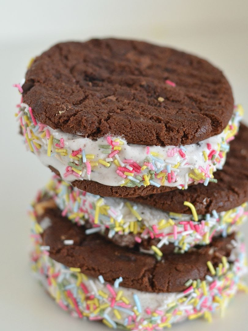 Chocolate Ice Cream Cookie Sandwiches #poweroffrozen