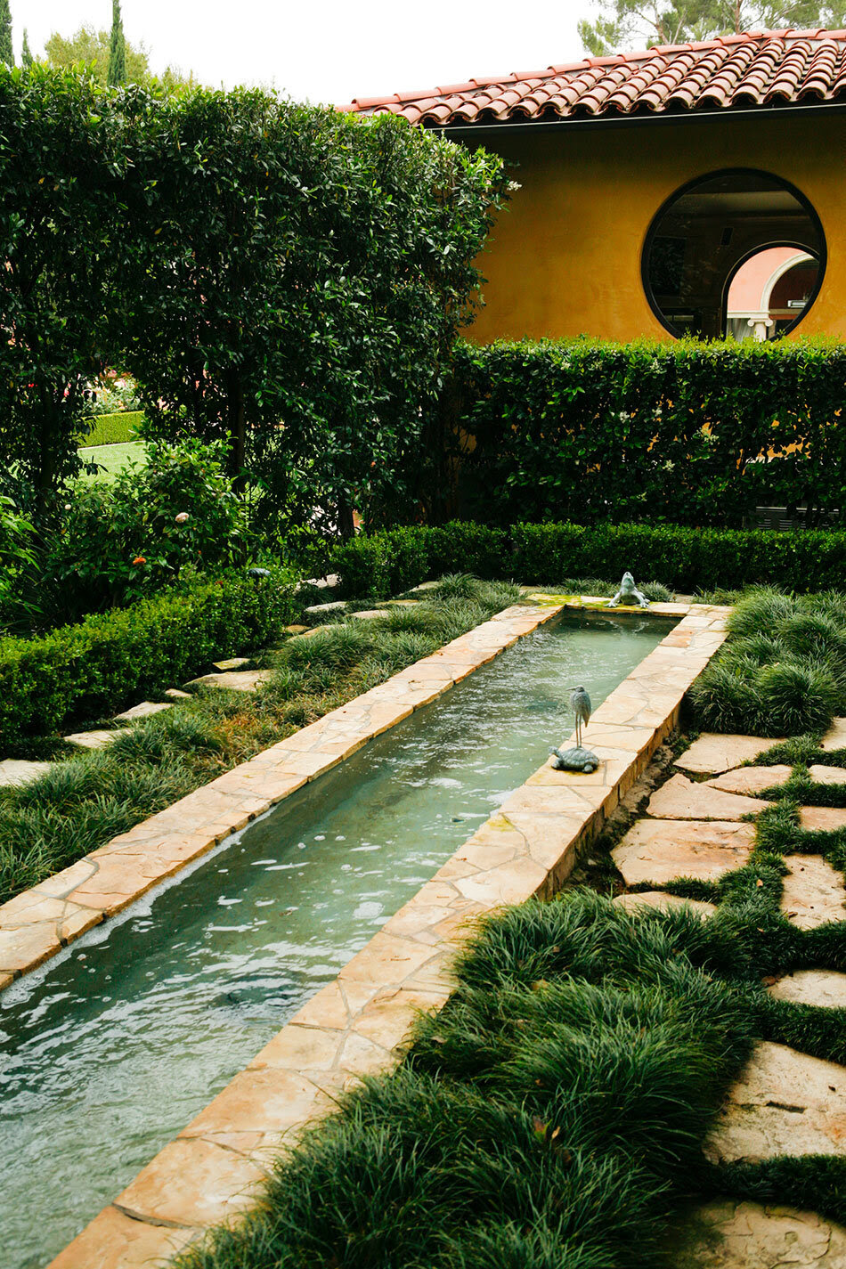 A beautiful Italian style garden by EPT Design