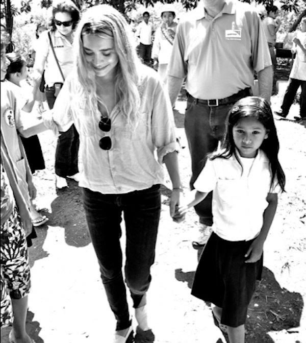 Olsens Anonymous: MARY-KATE + ASHLEY | CHARITY TRIP WITH TOMS