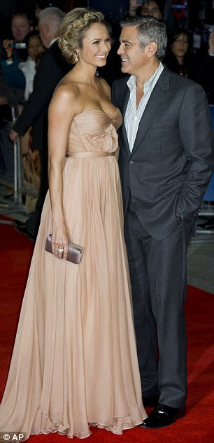 http://i.dailymail.co.uk/i/pix/2011/10/20/article-2051529-0E75EEE300000578-611_306x632.jpg