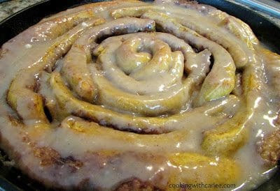 Pumpkin Spice Skillet Cinnamon Roll with Maple Brown Butter Glaze - HMLP 60 Feature