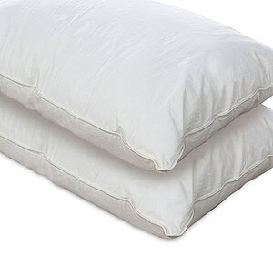 English: A picture of white pillows.