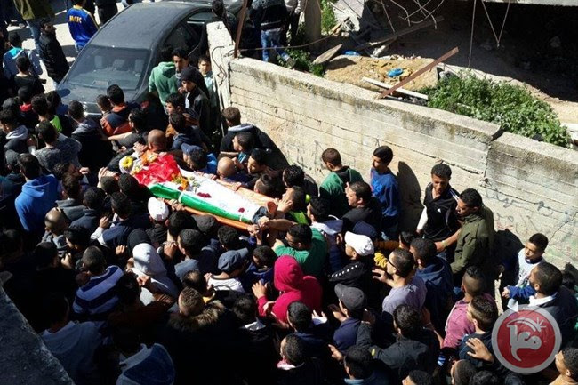 I funerali di Eyad Omar Sajadiya, a Qalanidya (Foto: Ma'an News)