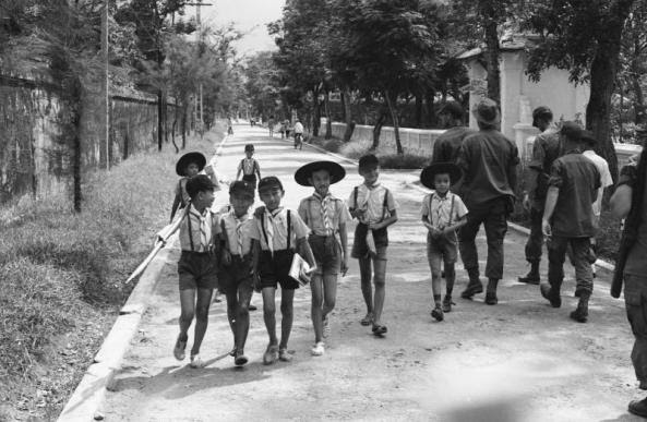 Học sinh lớp Nhất, lớp Nhì hồi xưa.