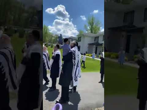 Hachnosas Sefer Torah on Shavuot