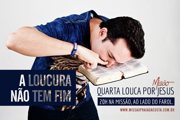 Pastor Lucinho aparece 'cheirando' Bíblia em convite a culto (Foto: Missão Evangélica Praia da Costa/Divulgação)