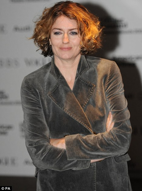 http://i.dailymail.co.uk/i/pix/2011/11/21/article-2064090-0EE0B86C00000578-733_468x628.jpg