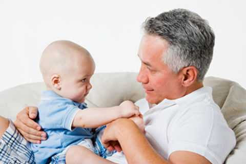 Ученые выяснили, что развитие мутаций у ребенка зависит от возраста отца