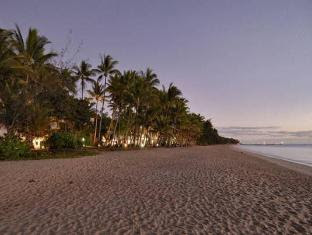 On Palm Cove Beachfront Apartments Cairns