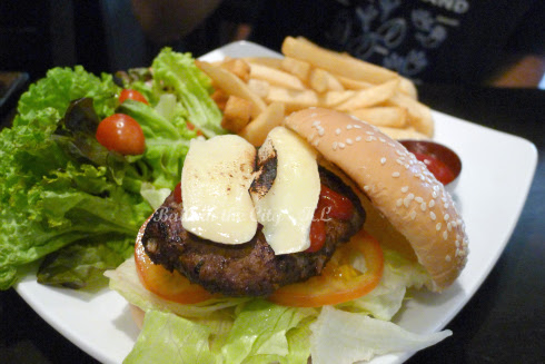 Beef Burger with extra cheese (RM25.00)