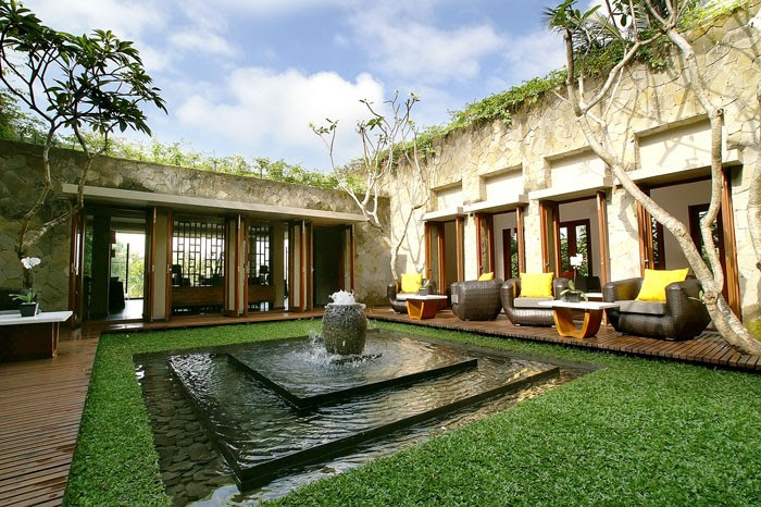 The main villa courtyard can be enjoyed from an outdoor terrace and from inside the restaurant.