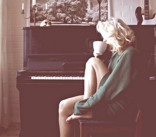 morning coff. (the funny thing is... no woman actually looks this peaceful and beautiful in the morning. lets be real)