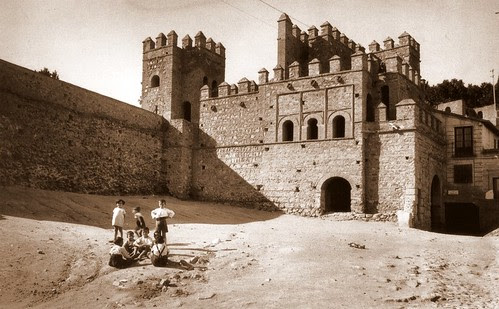 Puerta de Alfonso VI por Casiano Alguacil