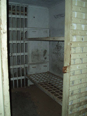 P2210235_GilaCountyJailCell