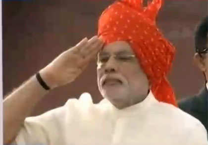 PM मोदी ने लाल किले से तिरंगा फहराया
