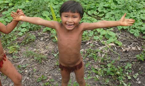 Un niño suruwaha, de una de las comunidades acusadas de violar los derechos humanos.|Jemerson Higino de Azevedo/Survival
