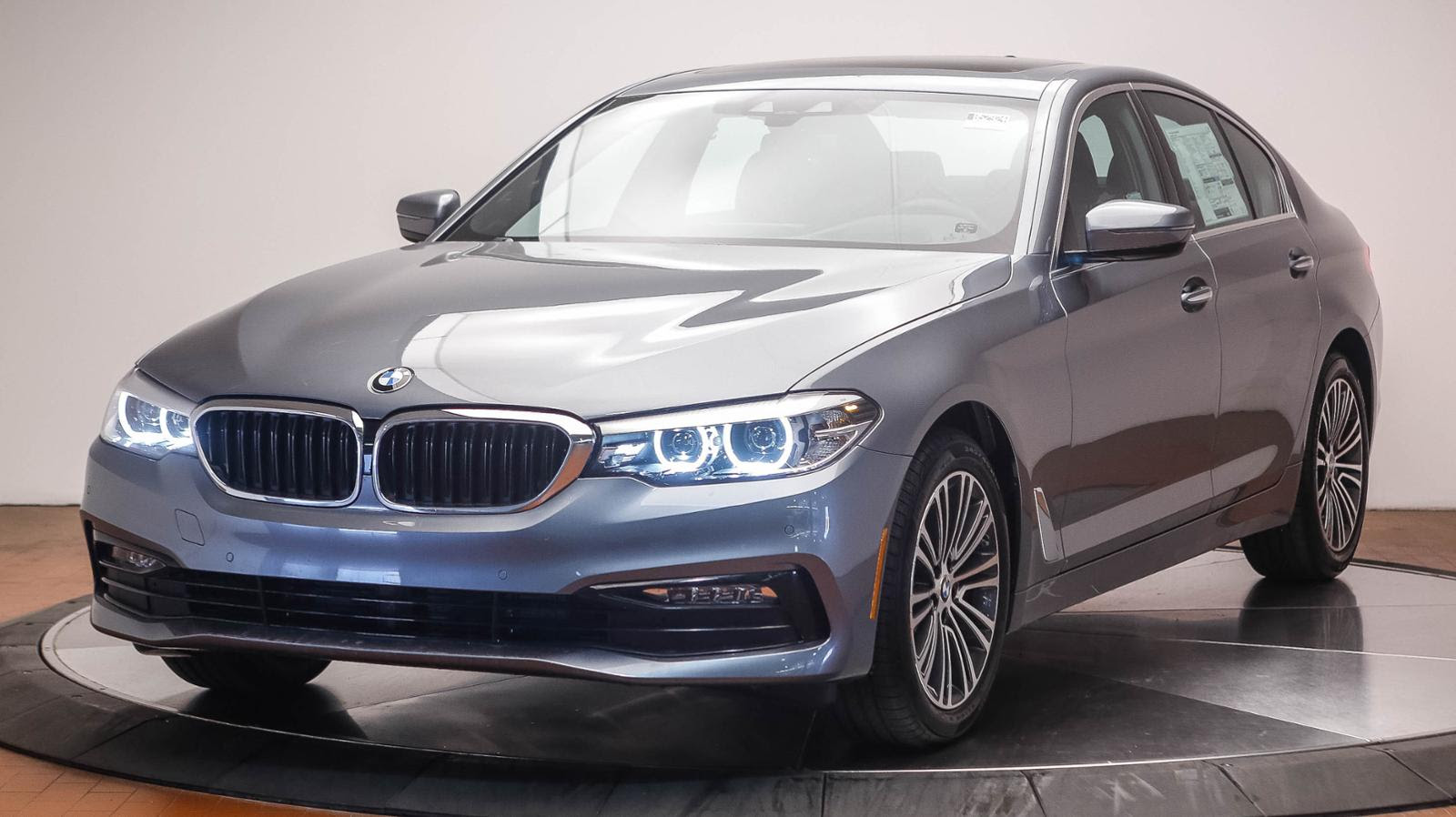 Bmw 530i. БМВ 530i XDRIVE. BMW 530i XDRIVE. BMW 530i XDRIVE 2019. БМВ 530i новая.