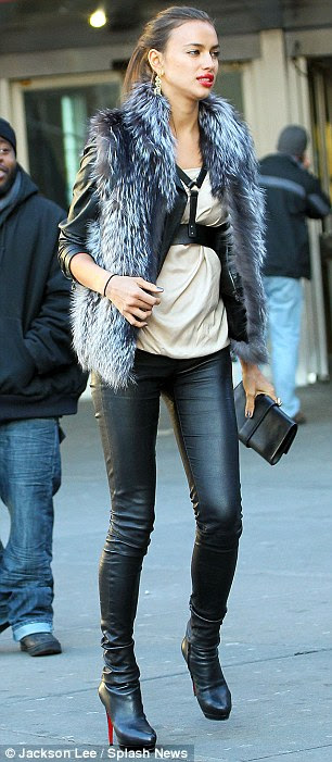 http://i.dailymail.co.uk/i/pix/2012/01/17/article-2087303-0F7E3E3C00000578-10_306x701.jpg