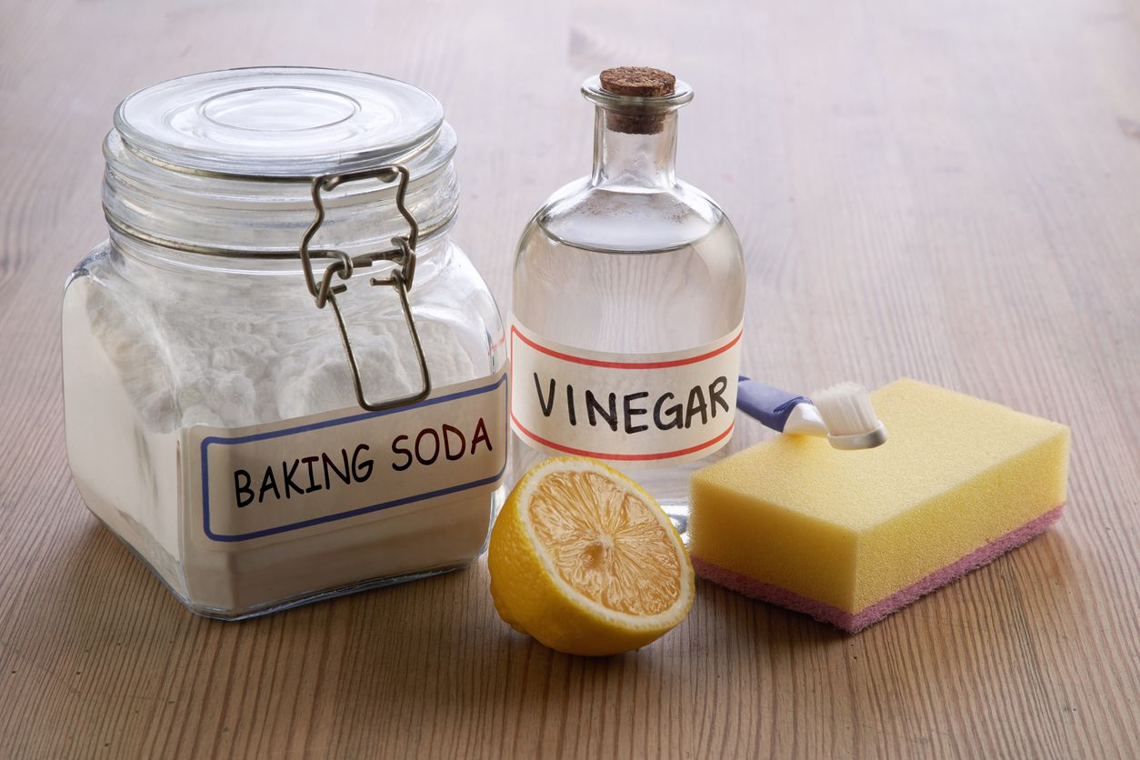 3. Mengatasi Saluran Paralon Mampet dengan Baking Soda & Cuka