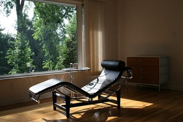 Chaise Longue Chairs Bring Both Modern and Contemporary Style