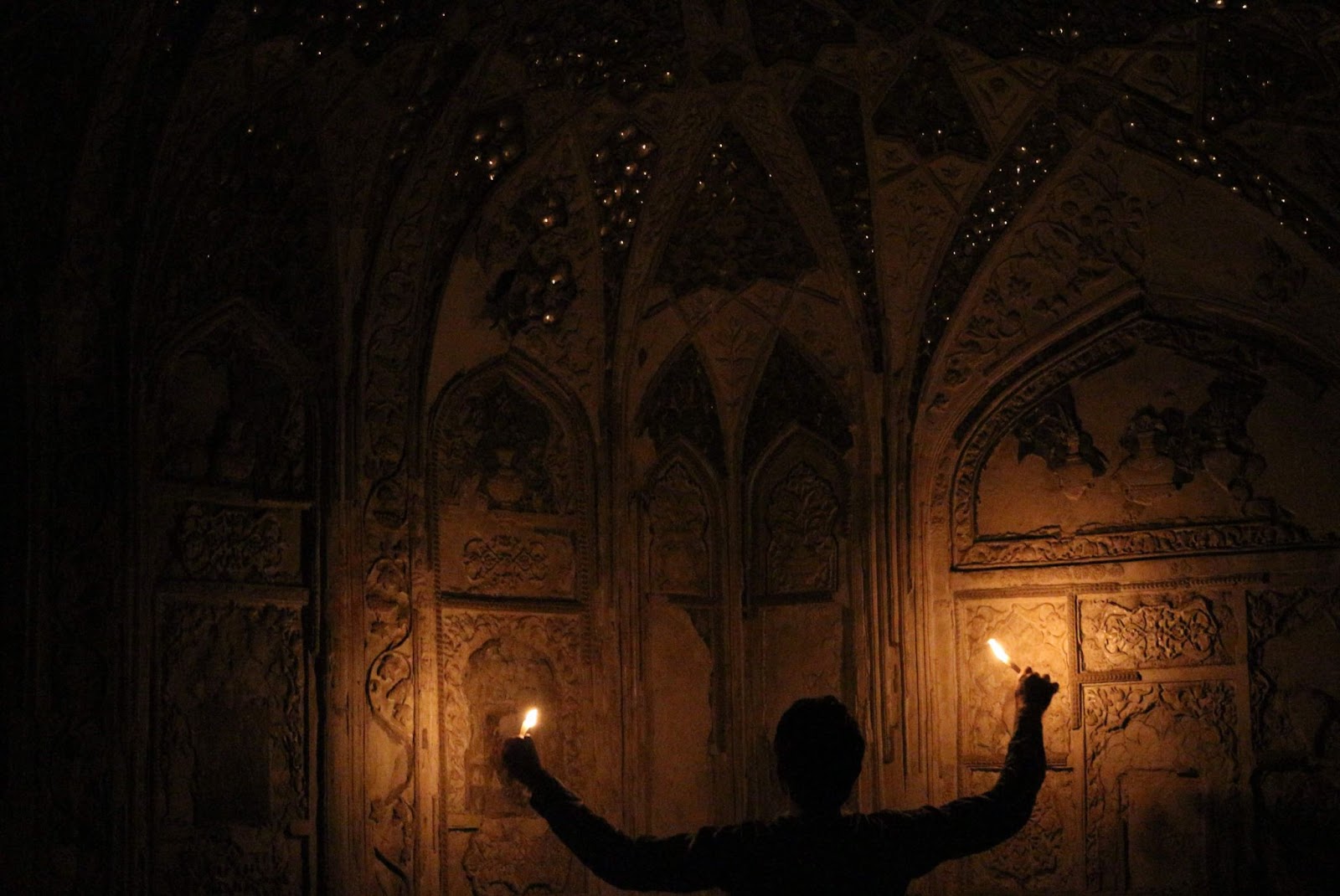 1 day in Agra, Sheesh Mahal, Mirror Palace in Agra Fort, our guide lighting up the palace to show the starry effect on its walls and ceilings