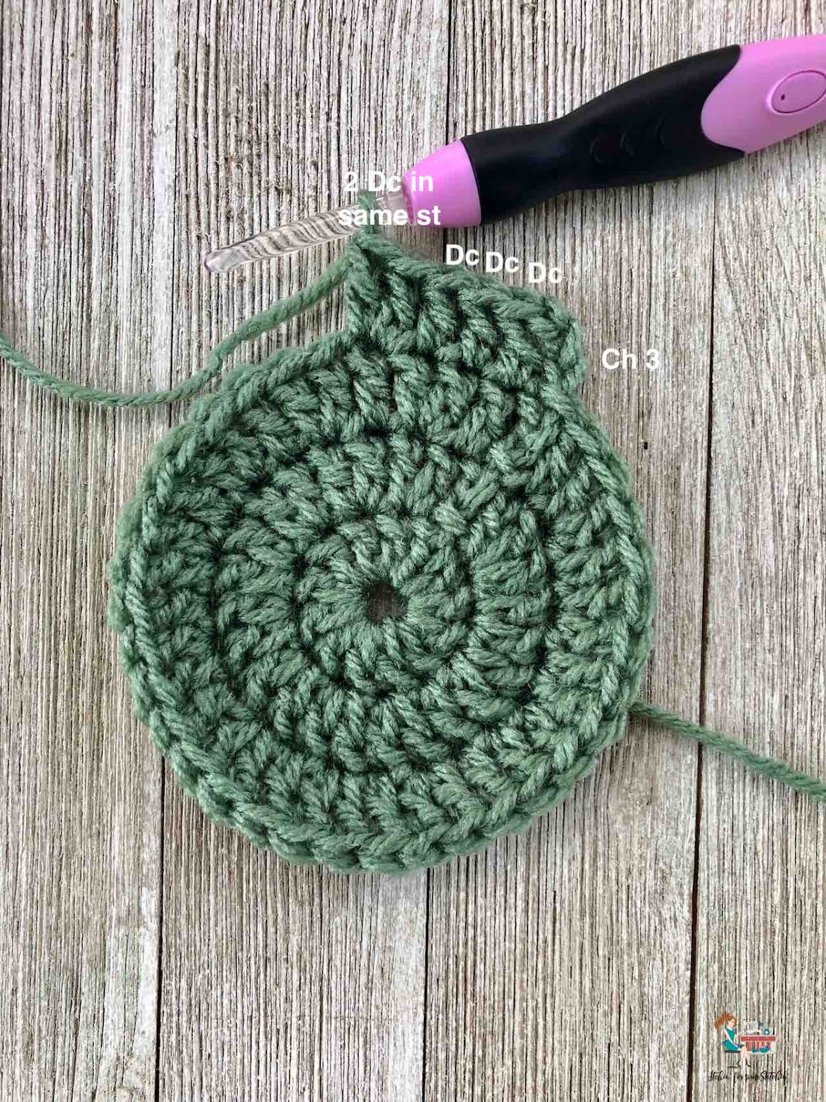 How to increase in circles using dc_round 4 by www.itchinforsomestitchin.com