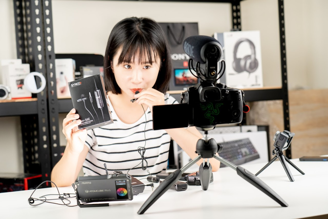 YouTuber、Podcaster 新手必備！Synco Lav-S6E 領夾式麥克風開箱評測｜收音比較、規格分析、錄音設備、麥克風推薦｜科技狗 - 360° 全指向收音, 800hrs 續航時間, ICD-PX470, Kicada, KW-M11, LG G8, Podcast, SONY, Synco, THINQ, youtube, 中阻抗麥克風, 內建 mic, 收納包, 評測, 開箱, 開箱上手, 防潑水, 降低撞擊, 領夾 mic, 駐極體電容式麥克風, 體驗 - 科技狗 3C DOG