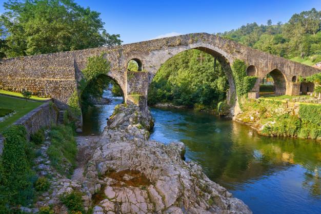 Premium Photo | Cangas de onis roman bridge in asturias spain